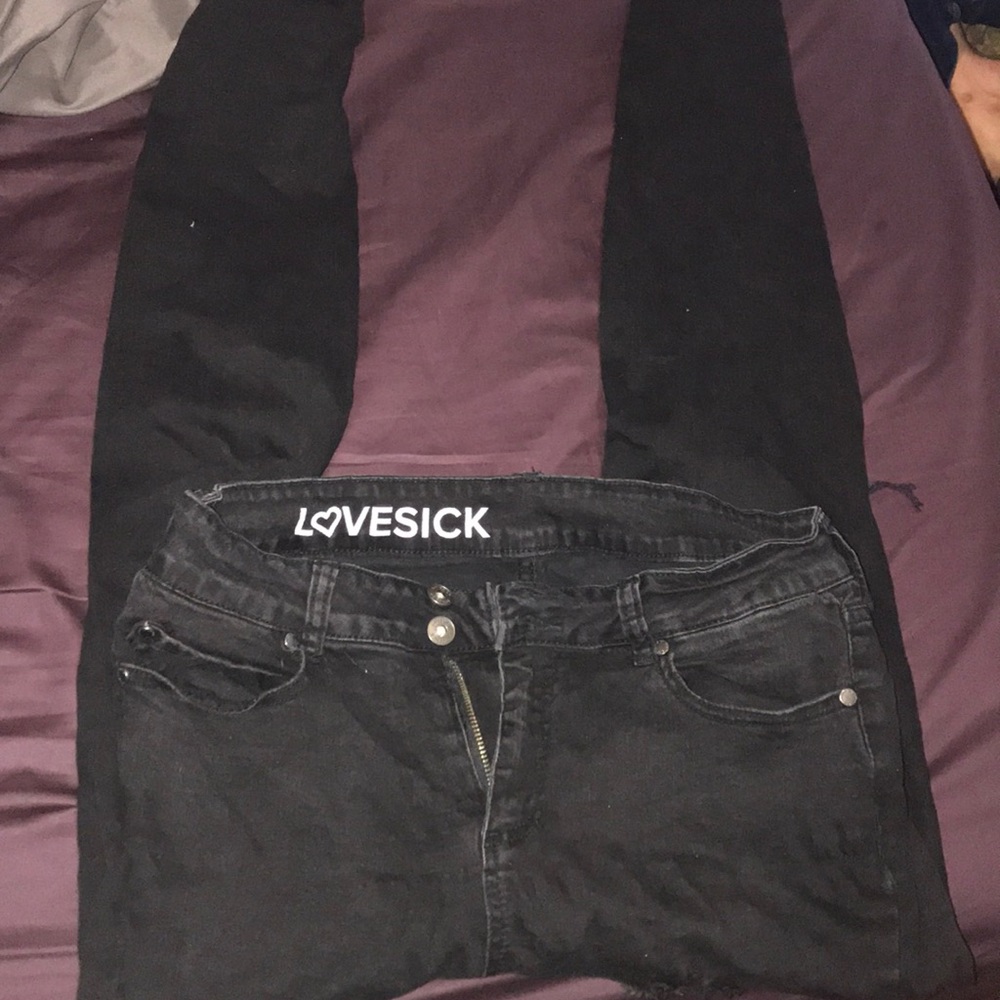 Distressed skinny jeans